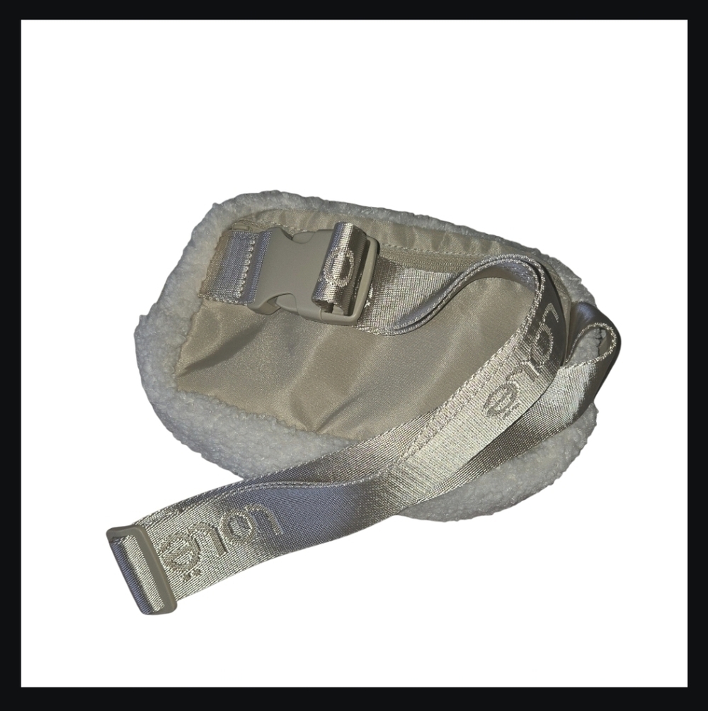 Lole Fleece Belt Bag Cream - Picture 2 of 5